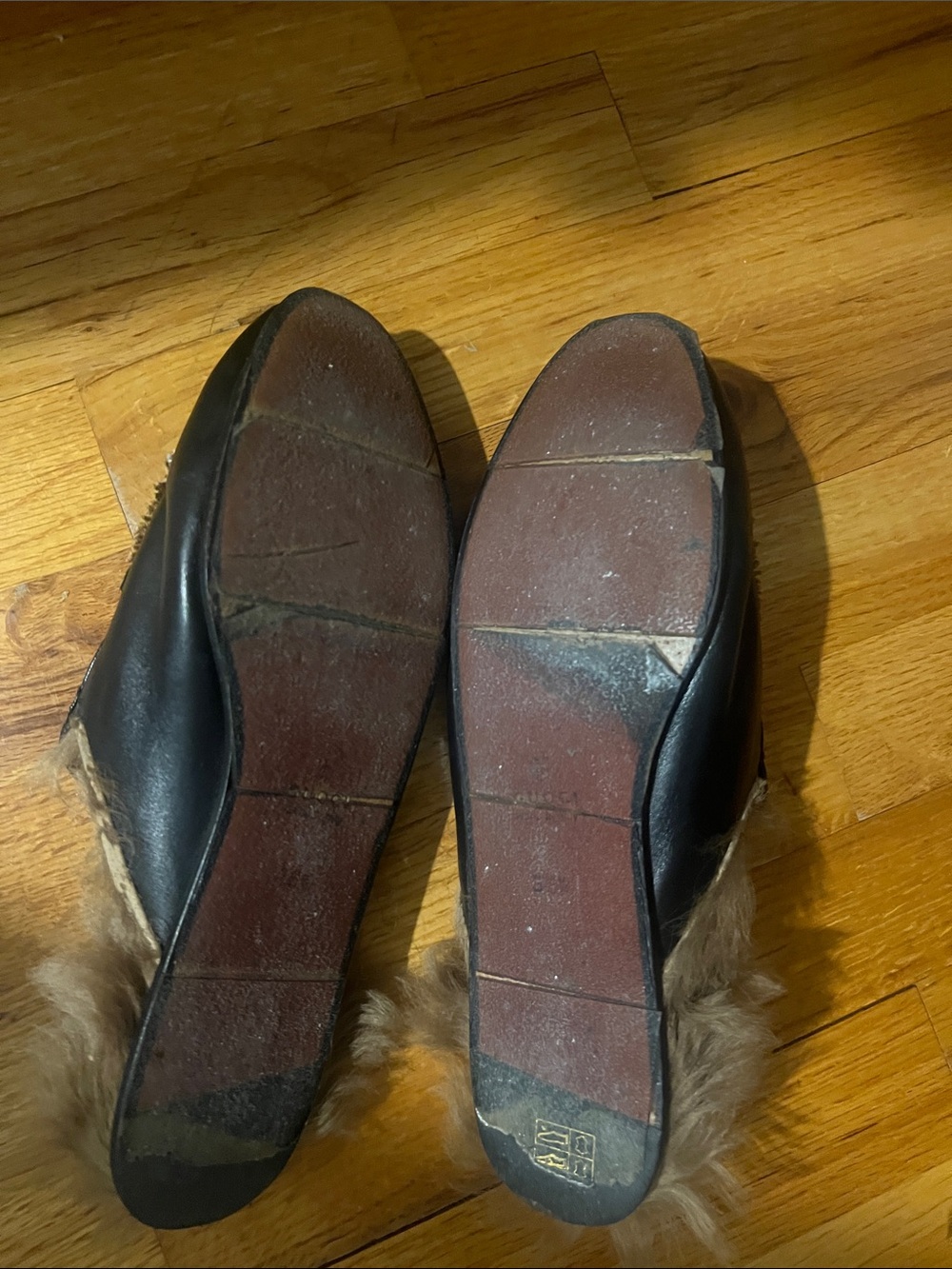 GUCCI Black Princetown Tiger Embroidered Fur Mules - Picture 5 of 6